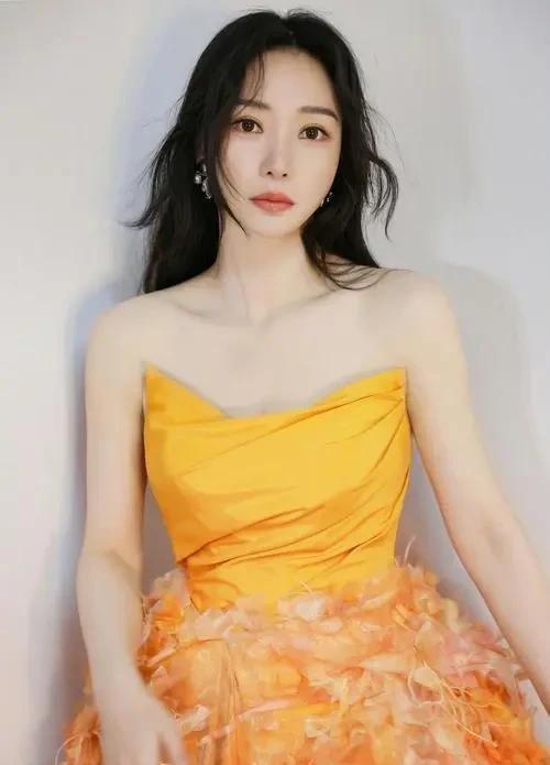 女游戏陪玩赚钱吗_女游戏陪玩发的照片文案_游戏陪玩女