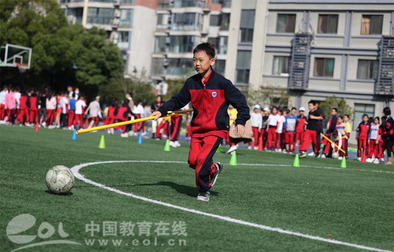 幼儿园两人三足游戏规则-幼儿园两人三足游戏：体验合作与快乐的