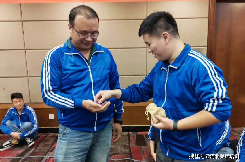 火拼双扣技巧_火拼双扣游戏规则_火拼双扣记牌技巧口诀