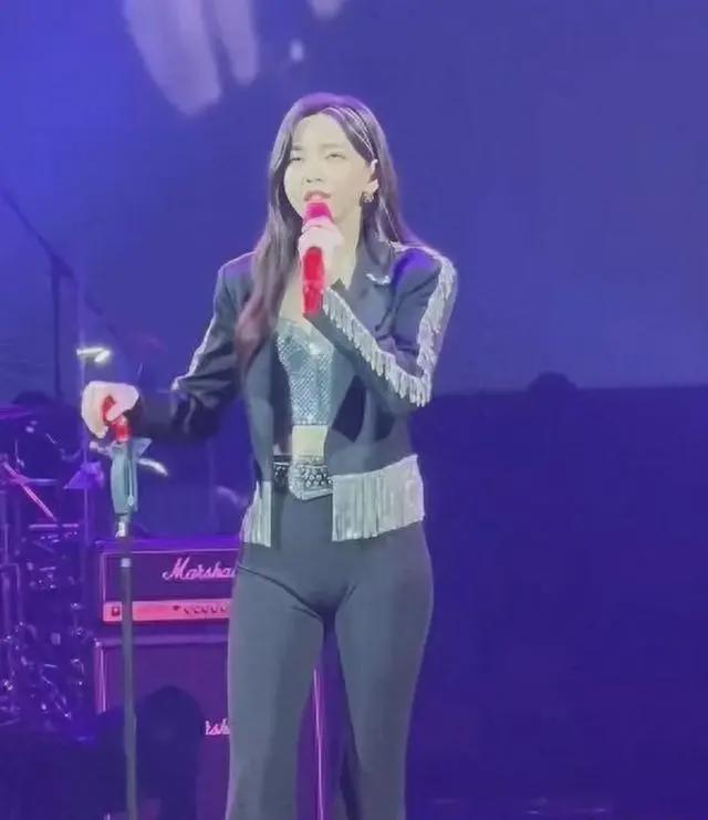 d动画淫乱爆乳女教师-我的胸部，成了学生们私下热议的话题